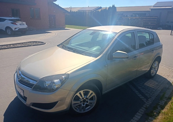 Opel Astra cena 16500 przebieg: 229000, rok produkcji 2010 z Ropczyce małe 154